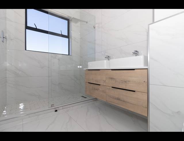 4 BEDROOM HOUSE FOR SALE IN SANDOWN